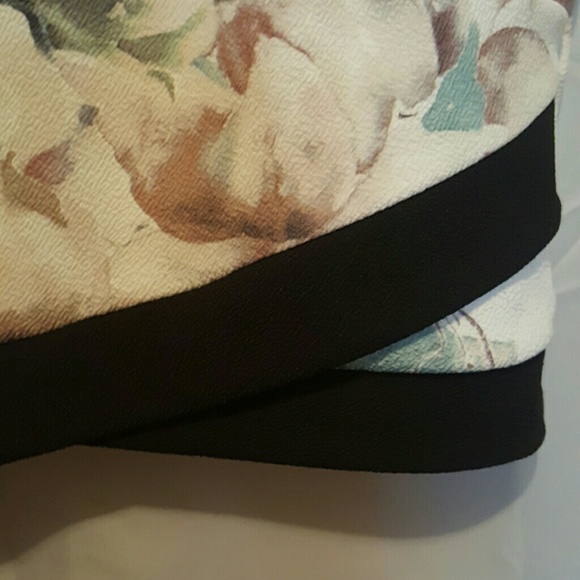 Beautiful flower design crop top L - Picture 3 of 5